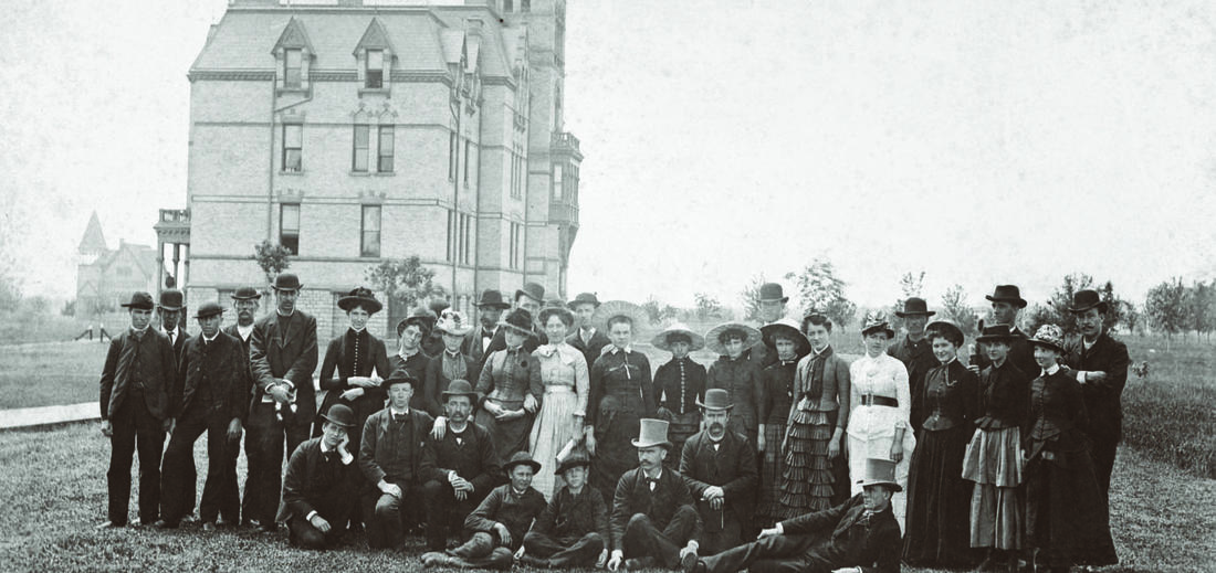 Old Main Building with 뿪¼ students in a historical image
