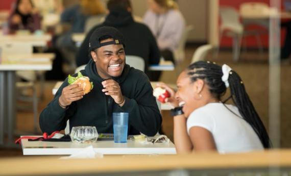 뿪¼ Undergraduate Sudents Eating on Campus